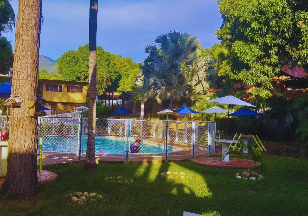 Hotel Villa De Rauzan Мельгар Екстер'єр фото