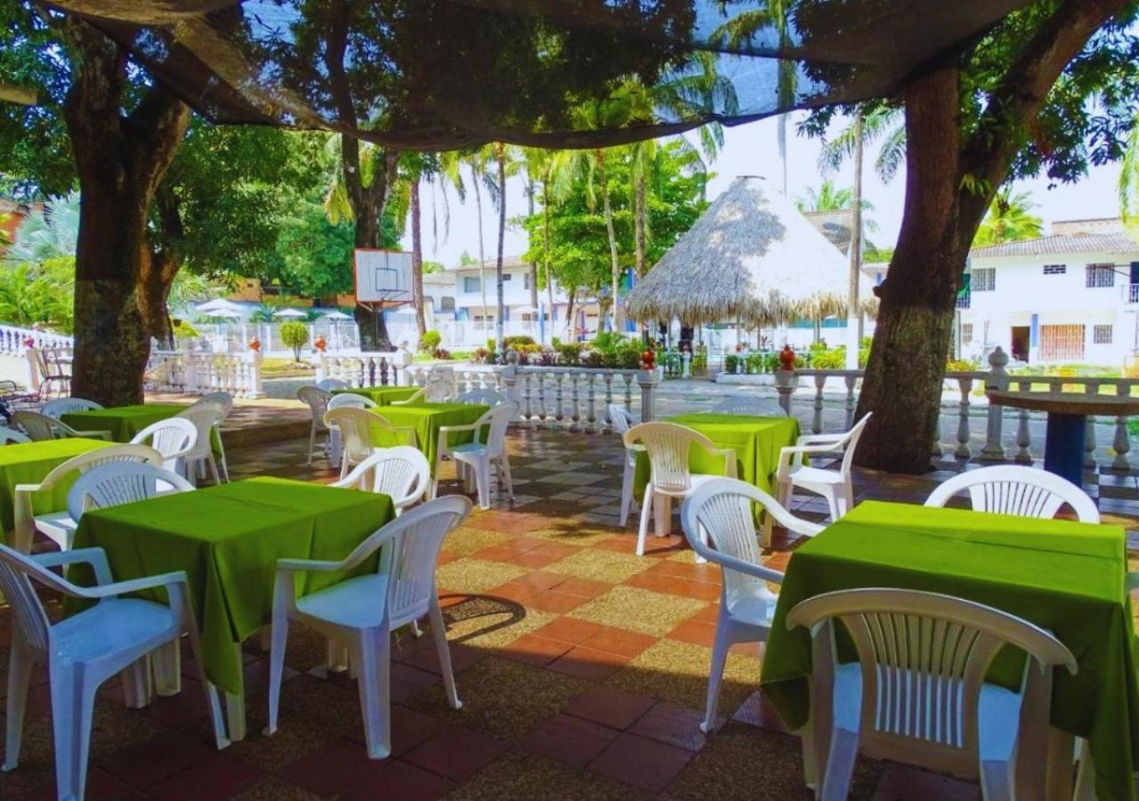 Hotel Villa De Rauzan Мельгар Екстер'єр фото